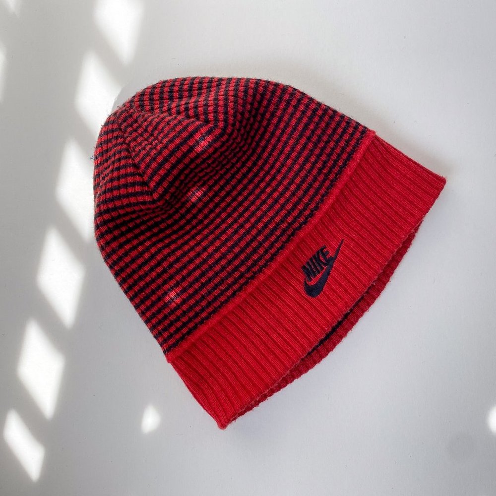 Foldable vintage Nike beanie